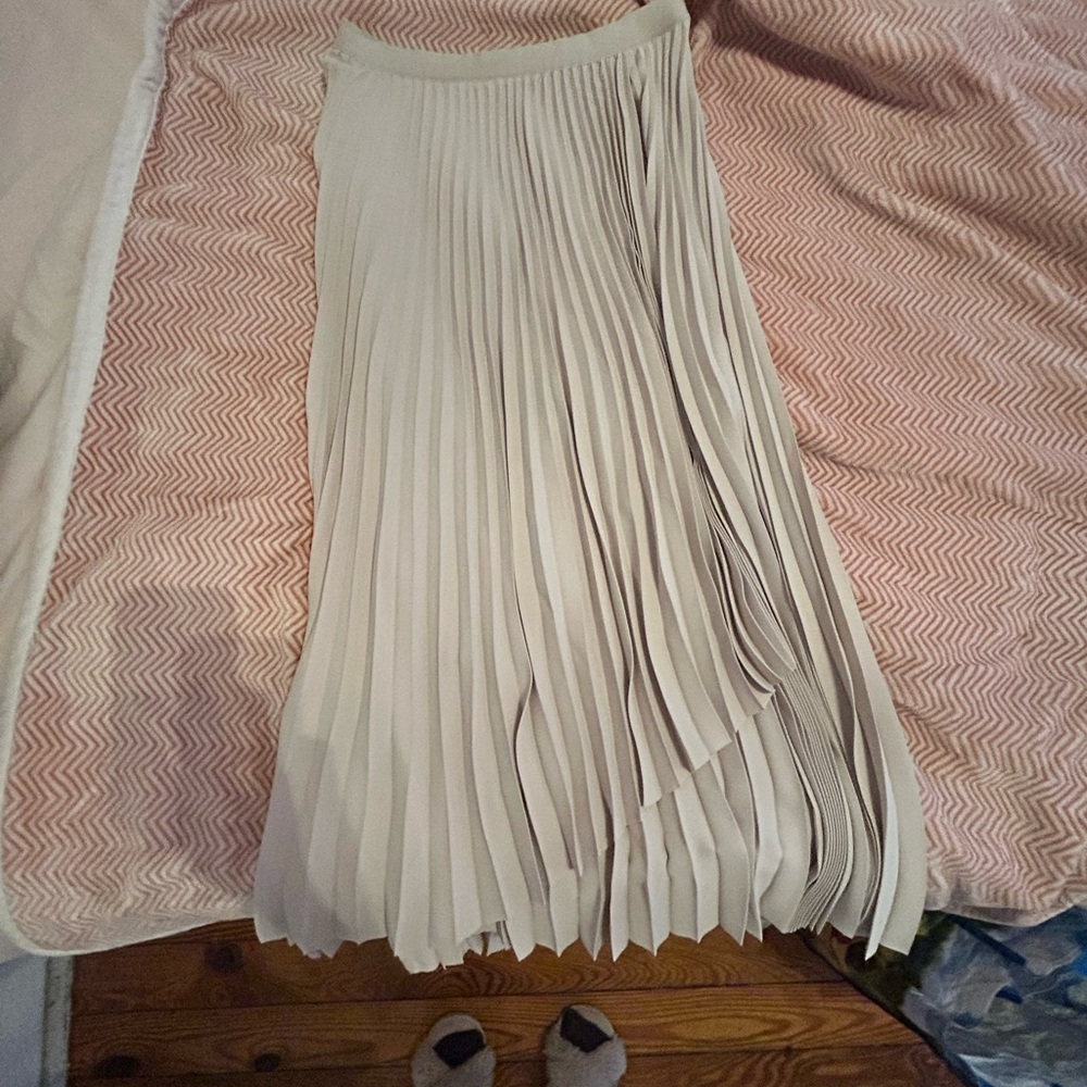 Elegant Cream Pleated Skirt